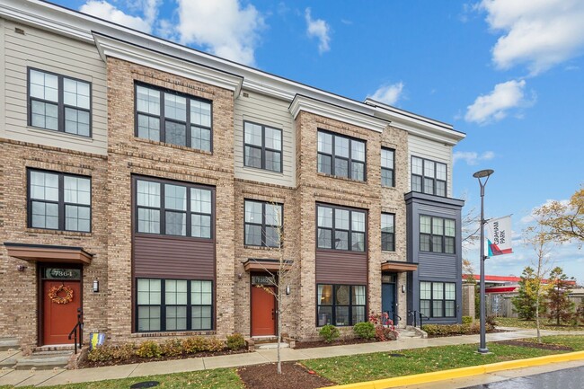 7362 Old Airfield Ln in Falls Church, VA - Foto de edificio - Building Photo