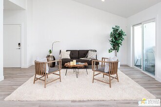 717 Orlando Ave in Los Angeles, CA - Building Photo - Building Photo