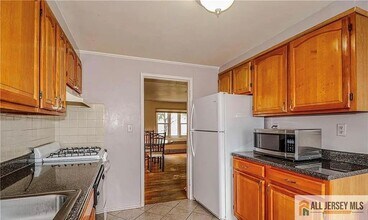 28B Garfield Park in Edison, NJ - Building Photo - Building Photo