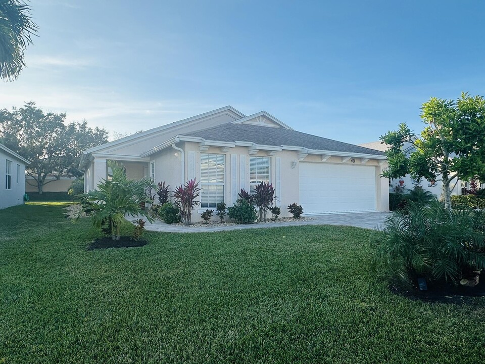 461 SW Talquin Ln in Port St. Lucie, FL - Foto de edificio