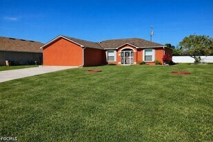 4126 SW 8th Pl in Cape Coral, FL - Building Photo