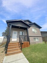 9604 Hillcrest Dr in Grande Prairie, AB - Building Photo