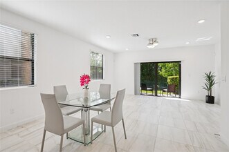 180 SE 5th Ct in Deerfield Beach, FL - Building Photo - Building Photo