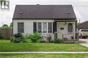 148 Wilkes St in Brantford, ON - Building Photo