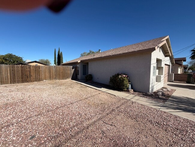 1953 Davis Ave in Kingman, AZ - Building Photo - Building Photo