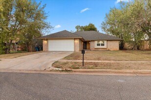 1104 S Hunters Glen Cir in Edmond, OK - Building Photo