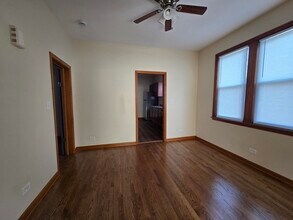 10653 S Mackinaw Ave in Chicago, IL - Building Photo - Building Photo