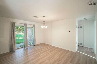 4659 Woodlawn in Wichita Falls, TX - Foto de edificio - Building Photo
