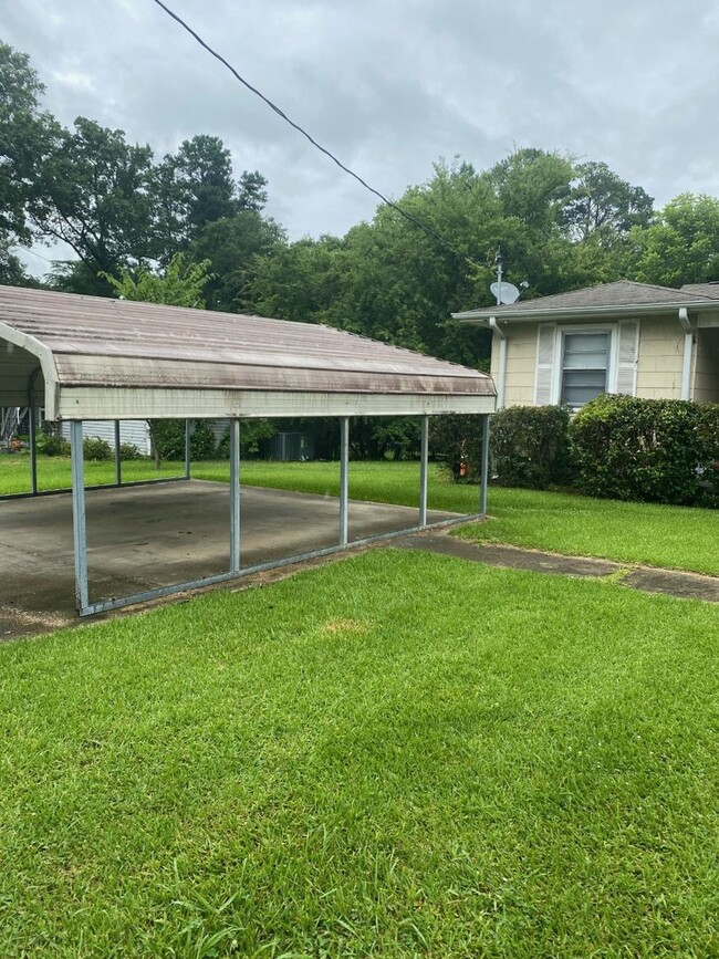 102 Wheeler Dr in Hueytown, AL - Foto de edificio - Building Photo