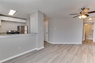 1608 Pecan Chase Cir-Unit -19 in Arlington, TX - Building Photo - Building Photo
