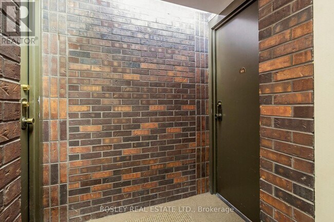 720 Spadina Ave. in Toronto, ON - Building Photo - Building Photo