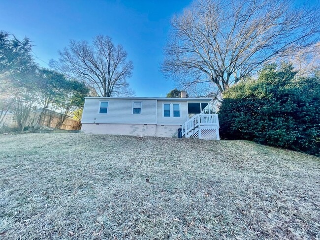 property at 2611 Columbus Cir