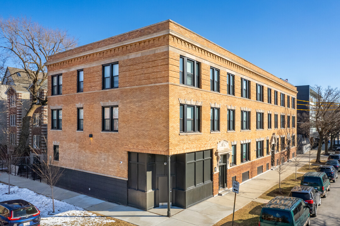 Victory Apartments in Chicago, IL - Building Photo