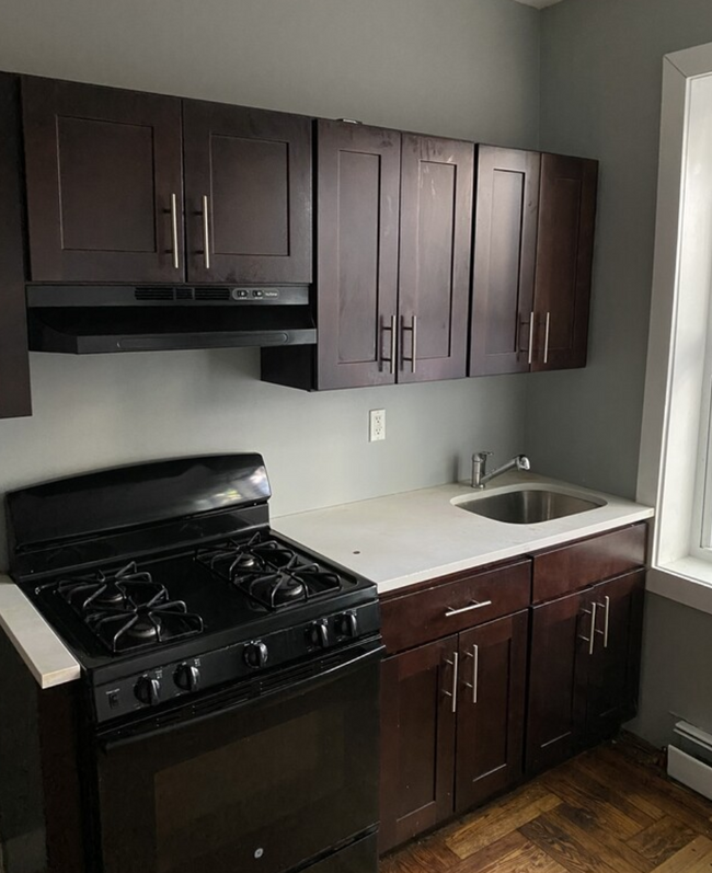 907 Bergen St, Unit 3