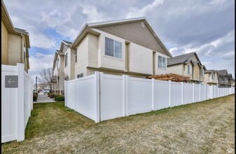 514 Walton Dr in North Salt Lake, UT - Foto de edificio - Building Photo