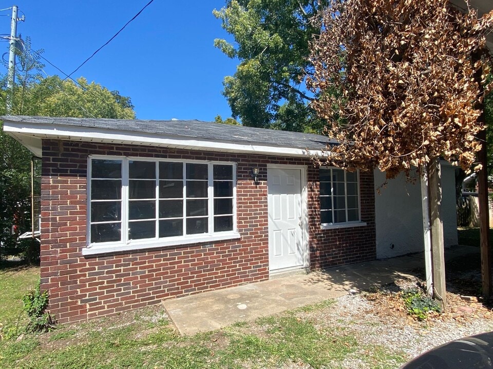 633 Broad St NW in Cleveland, TN - Building Photo