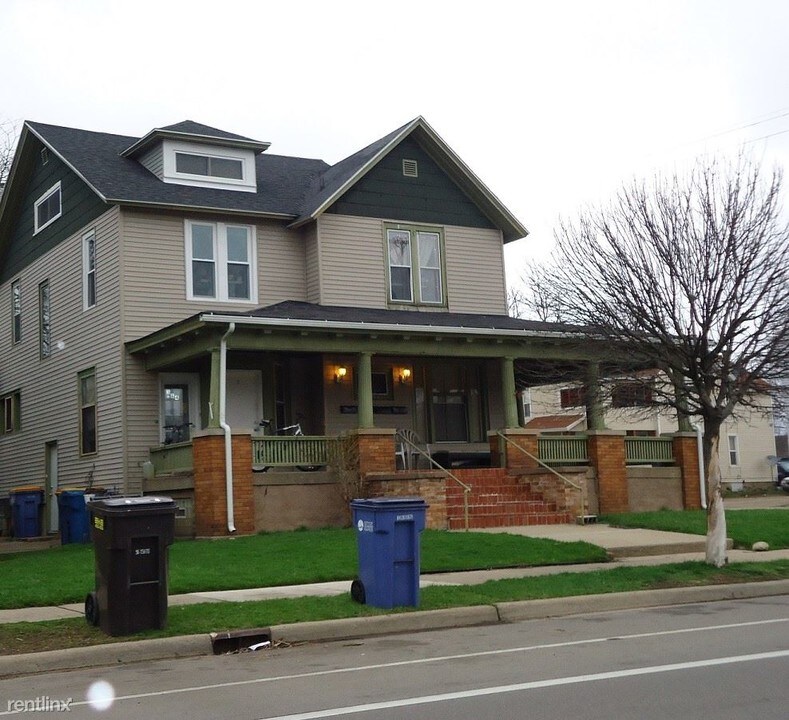1003 Bridge St NW-Unit -Apt 3 in Grand Rapids, MI - Building Photo