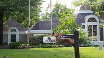 352 Greenbriar Dr in Union, NJ - Building Photo