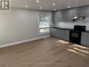 41 MacLaren Ave in Barrie, ON - Building Photo - Building Photo