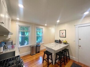 24 Ashland St, Unit 2 in Somerville, MA - Building Photo - Building Photo