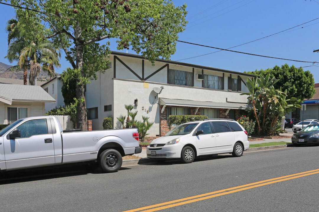 215 W Stocker St in Glendale, CA - Building Photo