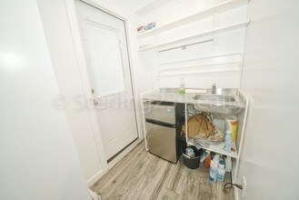 32-77 46th St-Unit -2 in Queens, NY - Building Photo - Building Photo