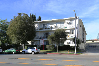 White Oak Apartments in Encino, CA - Building Photo - Building Photo