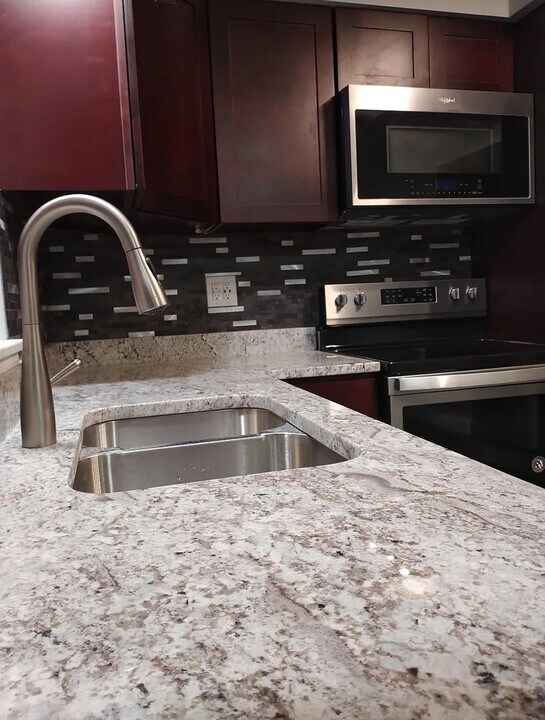 484 Western Ave, Unit 3 in Glen Ellyn, IL - Foto de edificio