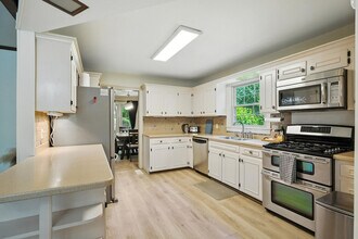 1421 Lynn Rd in Raleigh, NC - Building Photo - Building Photo