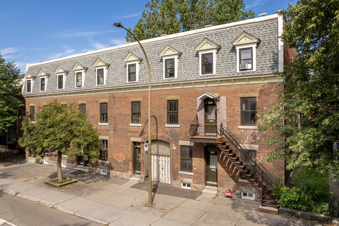 2481 Saint-Jacques Rue in Montréal, QC - Building Photo