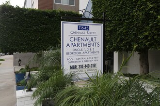 11645 Chenault St & 11625 Montana Ave. in Los Angeles, CA - Foto de edificio - Building Photo