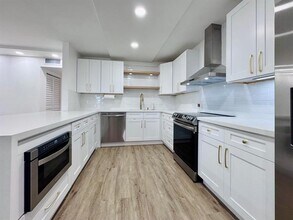 4046 Hythe A in Boca Raton, FL - Building Photo - Building Photo