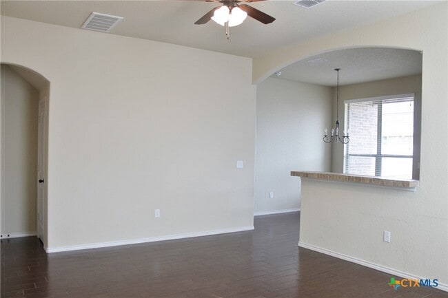 property at 665 Creekside Cir