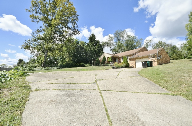 740 McMurray Rd in Bethel Park, PA - Building Photo - Building Photo