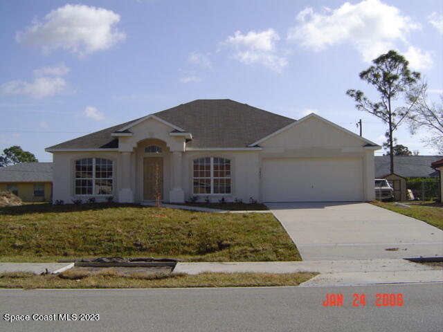 1471 Eldron Blvd SE in Palm Bay, FL - Building Photo