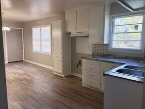 2710 Teresa Dr in Jackson, MS - Building Photo - Building Photo