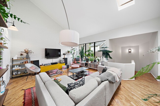 property at 3018 Baldwin St