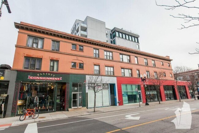 property at 556 W Wellington Ave