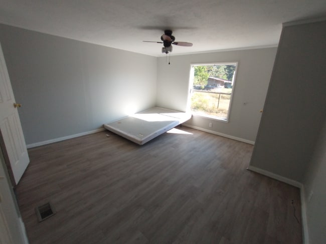 5094 Red Barn Rd in Milton, FL - Foto de edificio - Building Photo