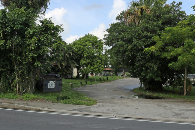 Belmont on Davis in Lake Worth, FL - Building Photo - Building Photo