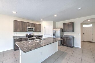 2518 Knight Island Dr in Brandon, FL - Building Photo - Building Photo