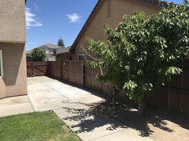 3639 N Kilroy Rd in Turlock, CA - Building Photo