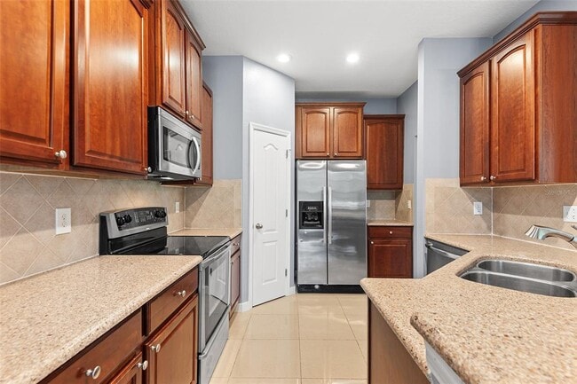 6745 Breezy Palm Dr in Riverview, FL - Building Photo - Building Photo