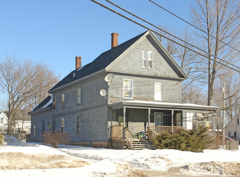 159 Highland Ave in Gardiner, ME - Building Photo