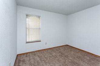 Summit Point Apartments in Lee's Summit, MO - Building Photo - Interior Photo