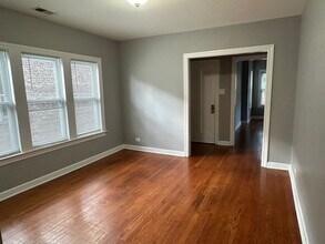 4129 W Barry Ave-Unit -2 in Chicago, IL - Building Photo - Building Photo