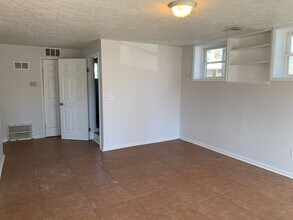 2819 Clinton Rd in Lansing, MI - Building Photo - Building Photo