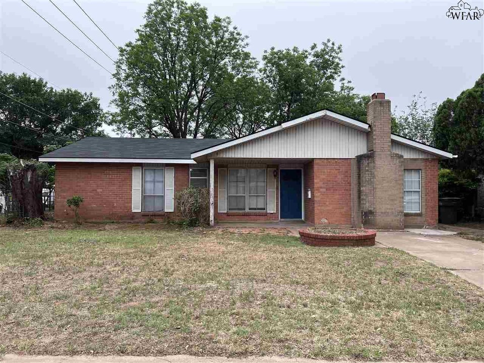 5015 Kingston Dr in Wichita Falls, TX - Building Photo