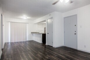 8001 Gessner Dr, Unit 245 in Austin, TX - Building Photo