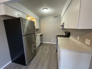 1021 S St Louis Ave in Joplin, MO - Building Photo - Building Photo